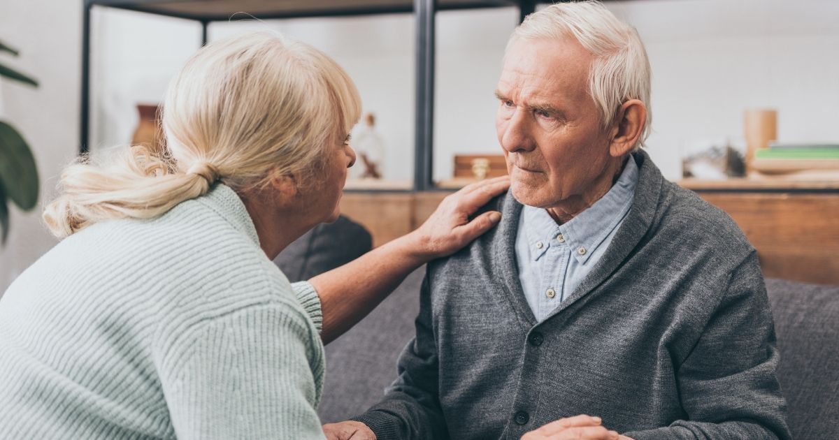 Watch Out for These 8 Early Warning Signs of Dementia